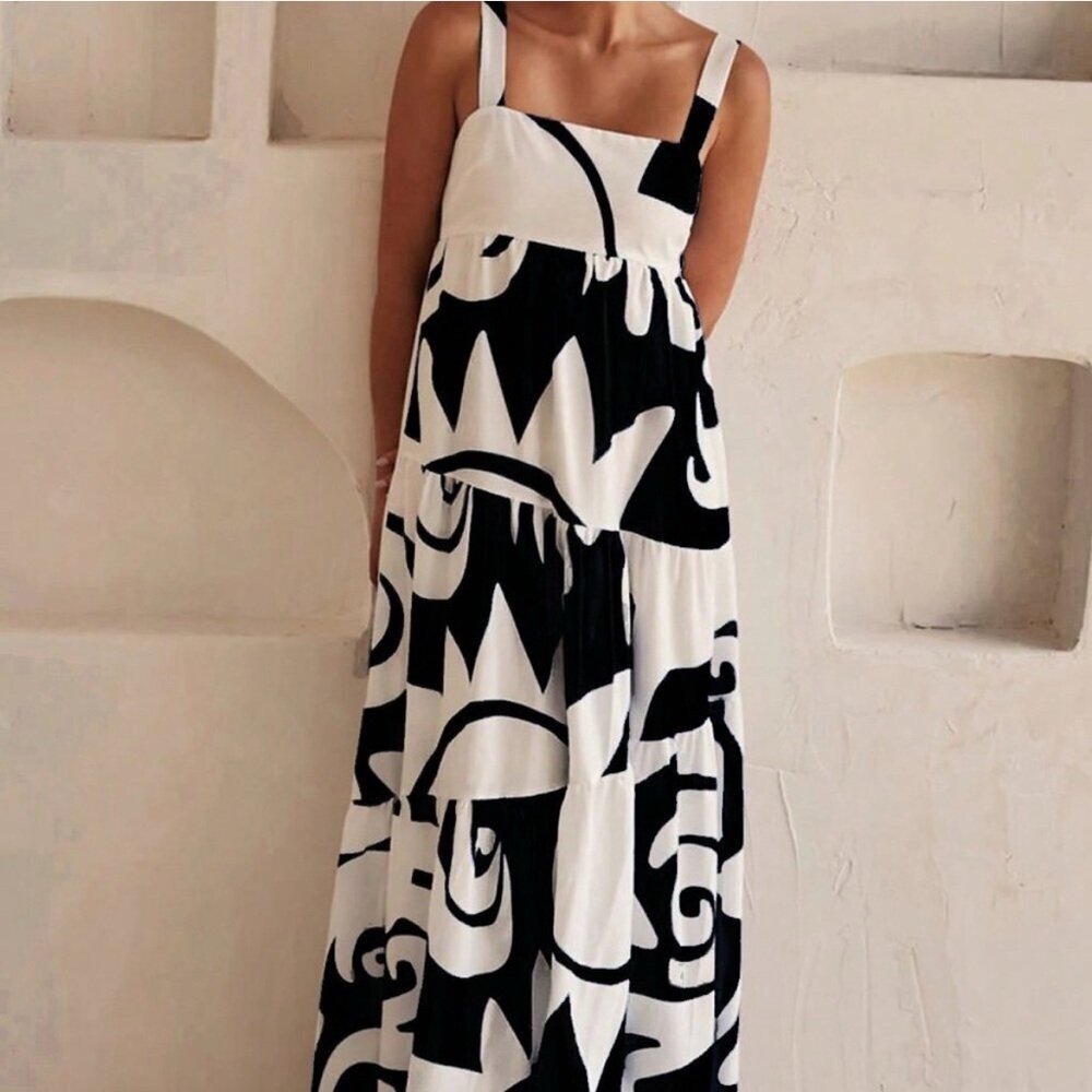 Sleeveless Black and White Maxi Dress with Bold Print - Picture 4 of 4